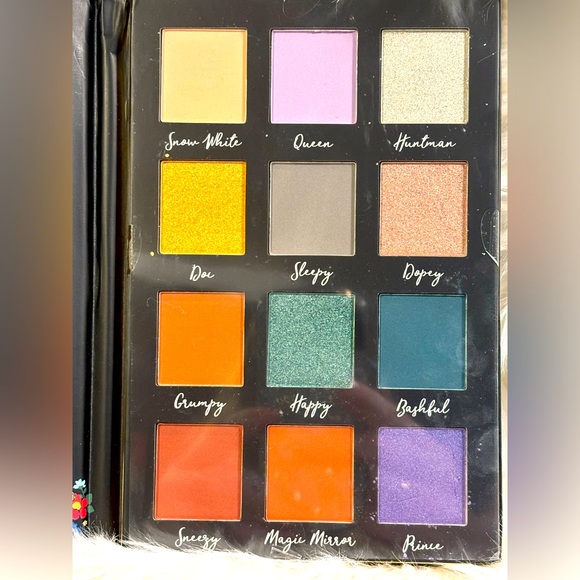 Disney Snow White Eyeshadow Palette NEW - Picture 3 of 5